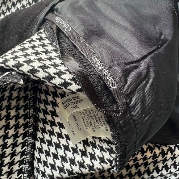 Calvin Klein Black and White Houndstooth Trousers 34 in lower waist - Picture 4 of 6